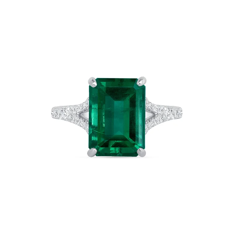 3.00 Carat Baguette Eemerald Ring With 0.40 Carat Natural Ddiamonds