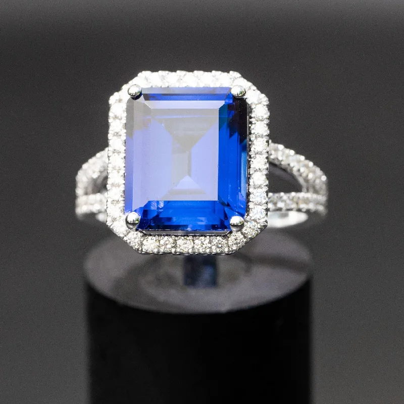 Aimée - 7.15 carat emerald sapphire ring with 0.72 carat natural diamonds