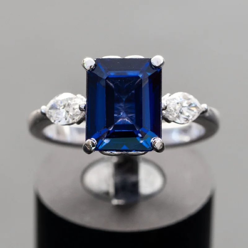 Siena - 4.45 carat sapphire ring with 0.55 carat natural diamonds