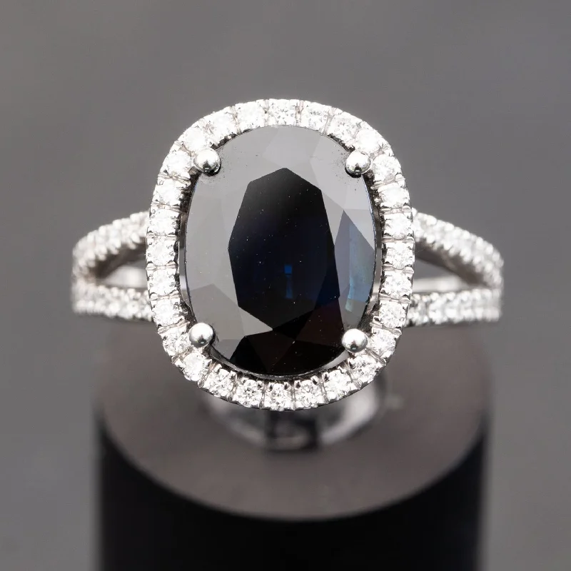 Viola - 4.00 carat natural deep blue sapphire ring with 0.70 carat diamonds